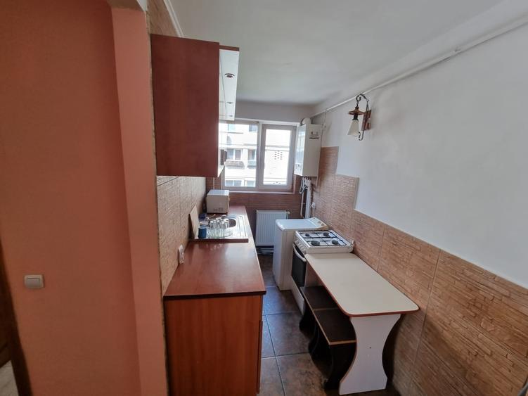Apartament cu 2 camere semidecomandat, mobilat în Piața Unirii