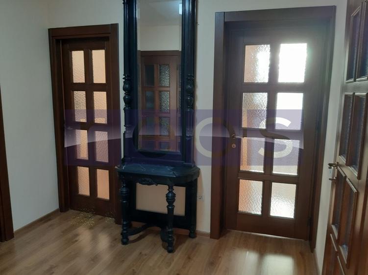Apartament cu 3 camere decomandat, mobilat în Polonă
