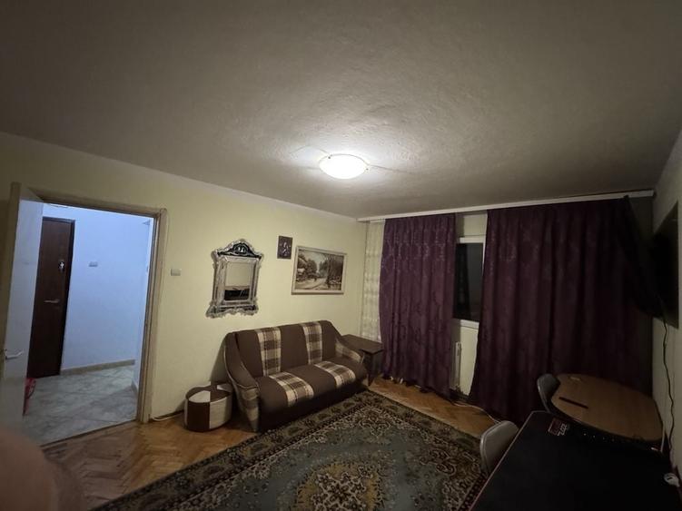 Apartament cu 2 camere nedecomandat în Podul de Piatră