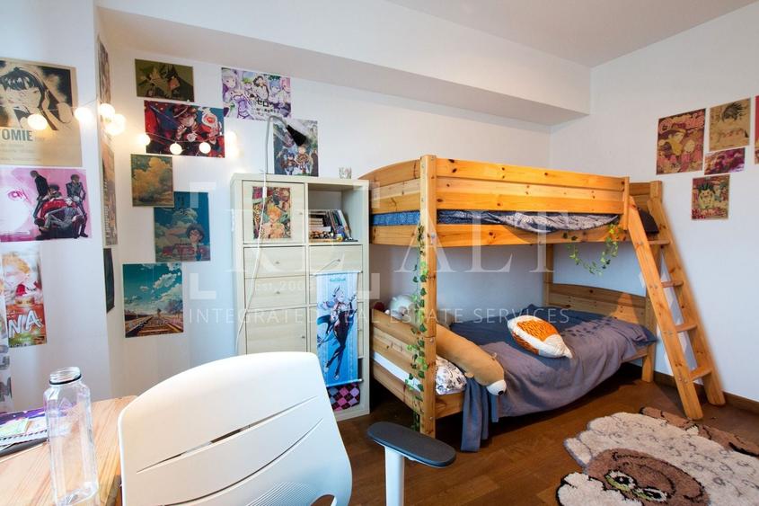 Apartament cu 3 camere semidecomandat, mobilat în P-ța Victoriei