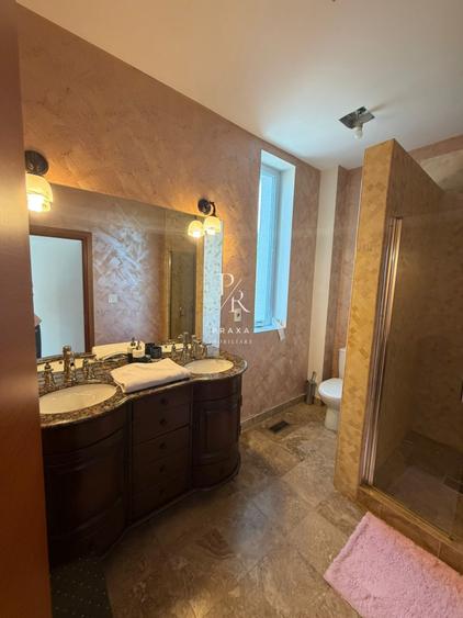 Duplex cu 8 camere cu Canalizare în Florești