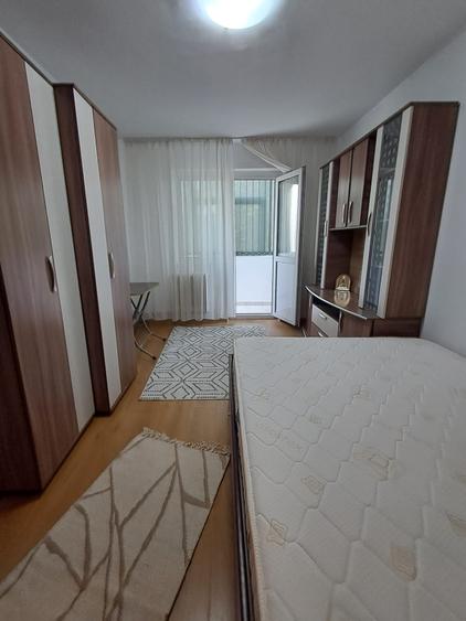 Garsonieră decomandată în Podul de Fier