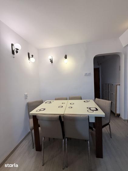 Apartament cu 3 camere decomandat în Cornișa