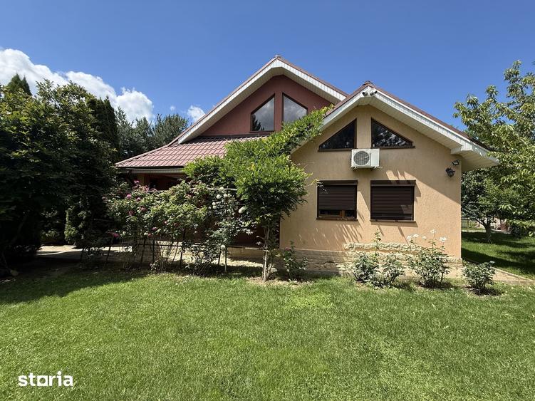 Casă cu 4 camere cu Teren 1700 Mp în Central