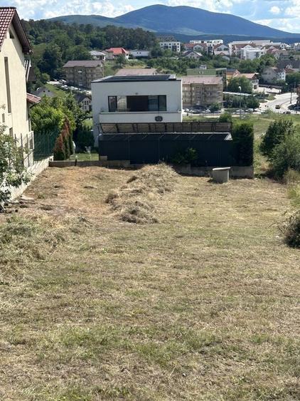 Teren de 808 mp, în Stana