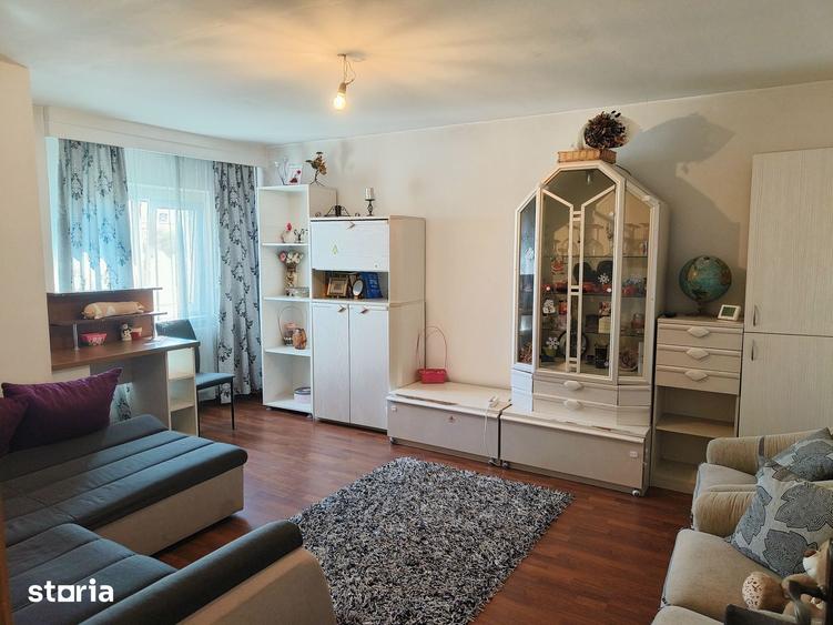 Apartament cu 3 camere decomandat în 1 Mai