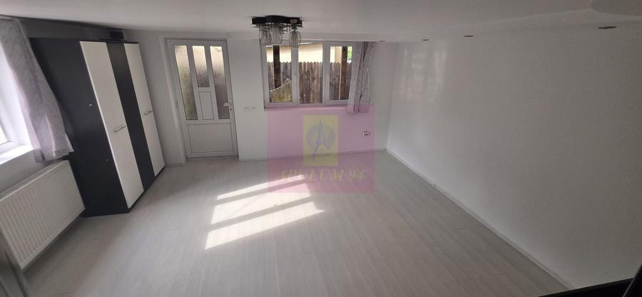 Casă individuală cu 3 camere cu Canalizare în Sud