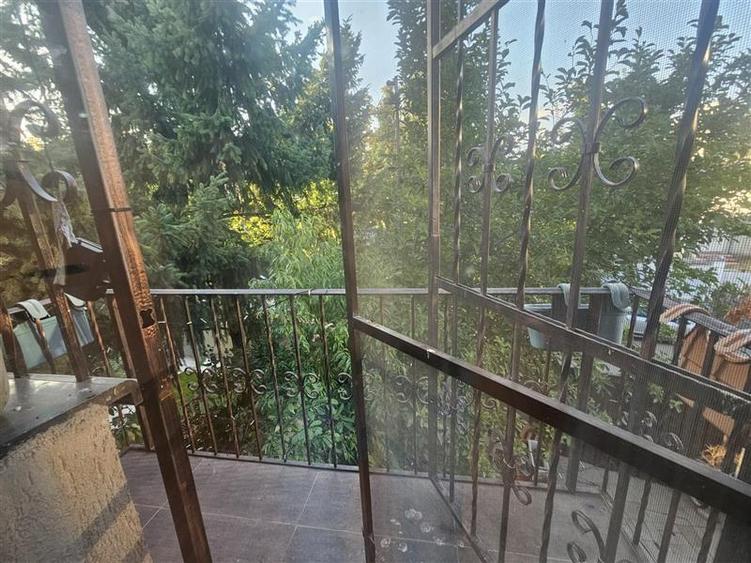Casă individuală cu 6 camere cu Canalizare în Parcul Circului