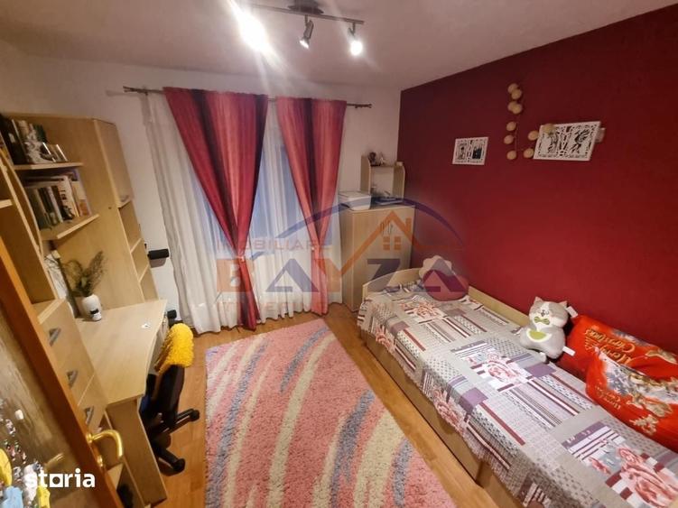 Apartament cu 4 camere decomandat în Central