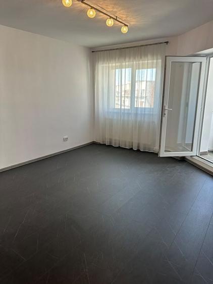 De vanzare apartament cu 3 camere, zona Faleza, etaj 7/8,... - 2