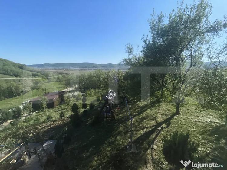 Casă cu 3 camere cu Teren 1400 Mp în Central