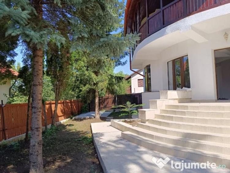 Casă cu 3 camere cu Teren 500 Mp în Central