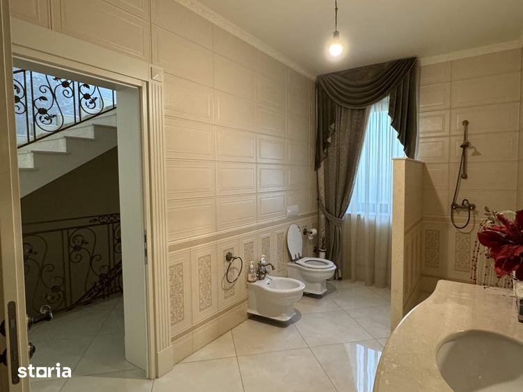 Casă cu Teren 3000 Mp în Central