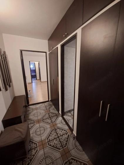 Apartament cu 2 camere semidecomandat, mobilat în Rovine