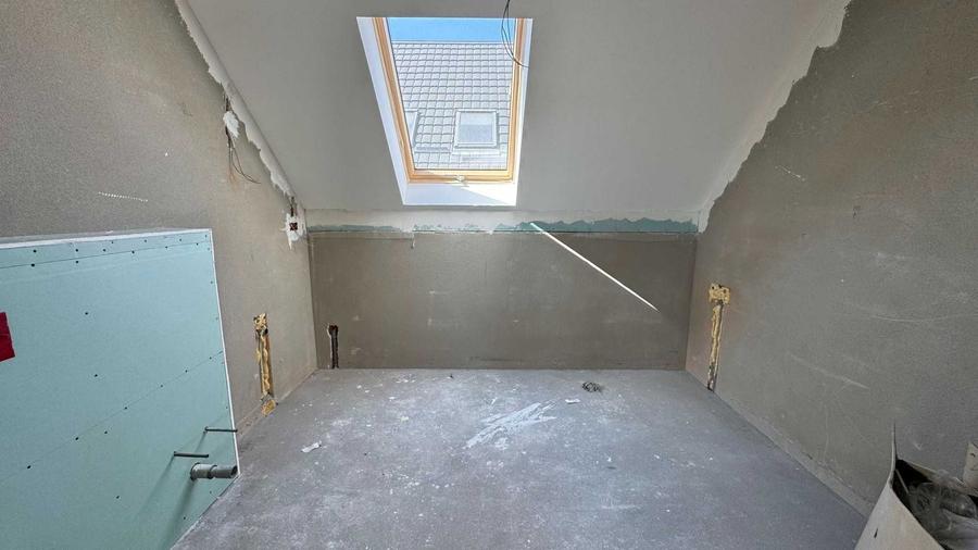 Casă cu 4 camere în Exterior Vest