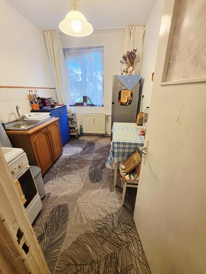 Apartament cu 3 camere semidecomandat în Democrației