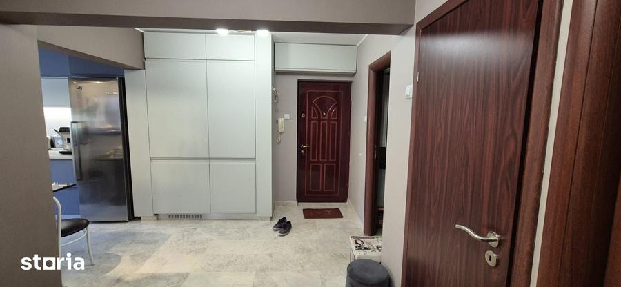 Apartament cu 4 camere decomandat în CET