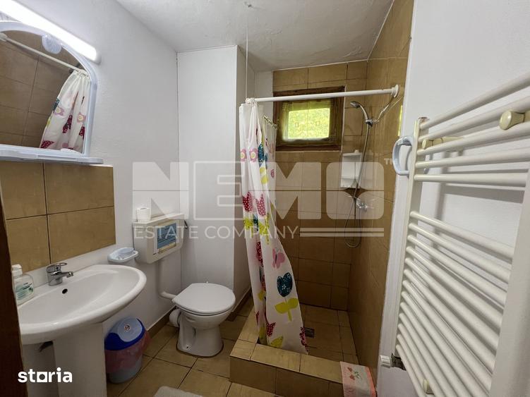 Casă cu 8 camere cu Teren 1950 Mp în Sucevița