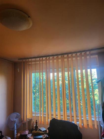 Apartament cu 3 camere semidecomandat în Podu Roș