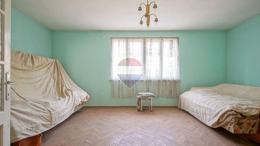 Duplex cu 4 camere cu Teren 1171 Mp în Sânpetru