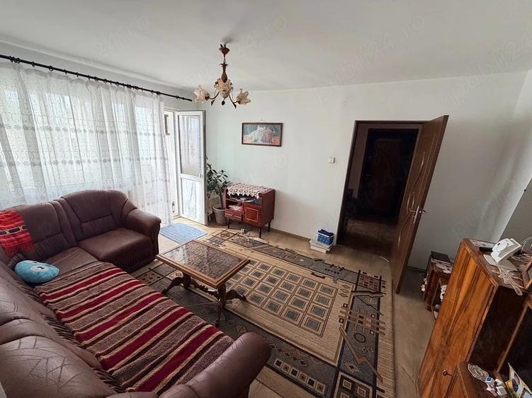Apartament cu 3 camere semidecomandat în Nicolae Titulescu
