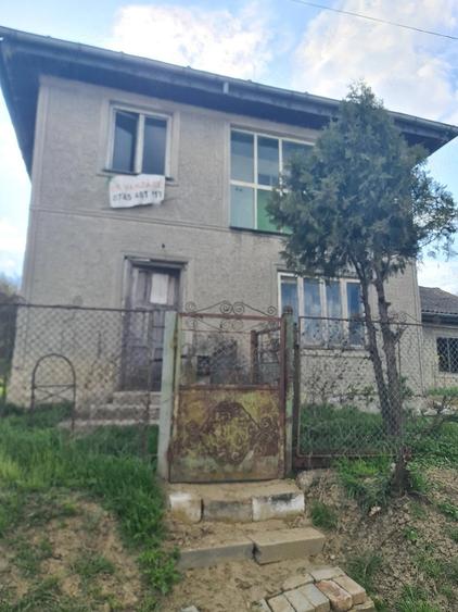 Casă cu Teren 1300 Mp în Probota