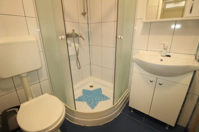 Apartament cu 2 camere decomandat, mobilat în Romană