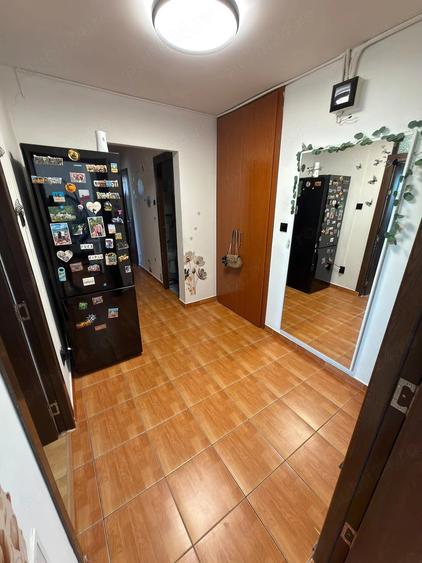 Apartament cu 3 camere decomandat, mobilat în Olteniței