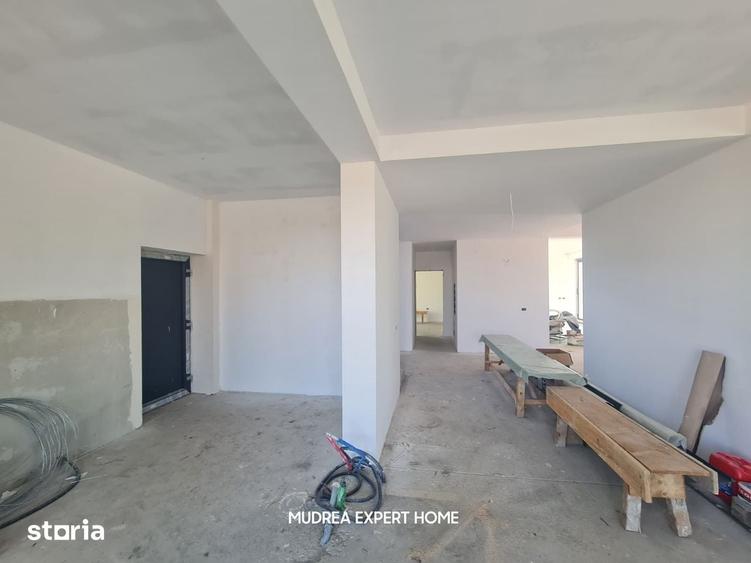 Casă cu 6 camere cu Teren 1400 Mp în Corbeanca
