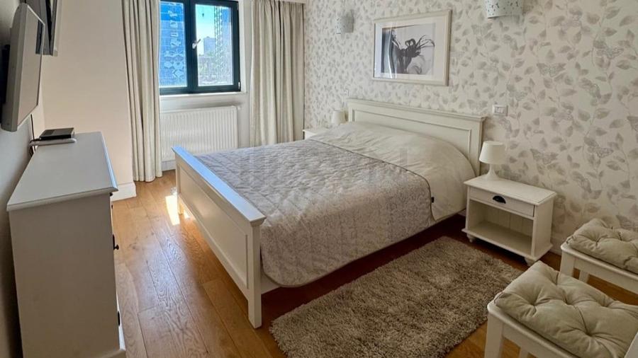 Apartament cu 3 camere decomandat, mobilat în Barbu Văcărescu