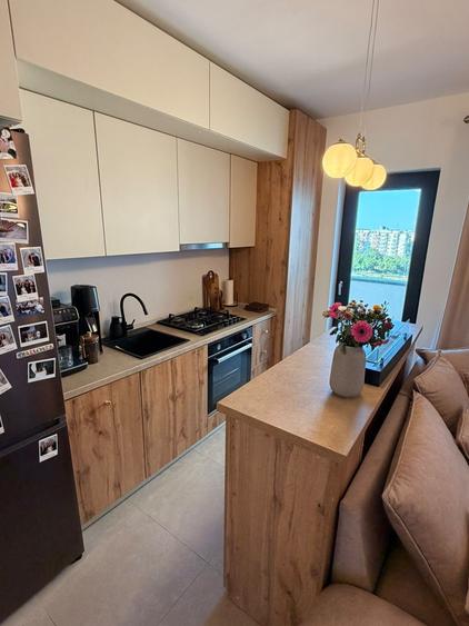 Apartament cu 2 camere semidecomandat, mobilat în 13 Septembrie