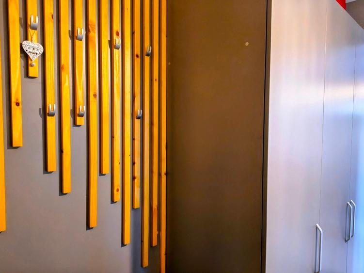 Apartament cu 2 camere semidecomandat, mobilat în Far