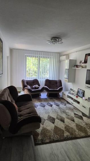 Apartament cu 4 camere semidecomandat în Crângași — fotografia 1