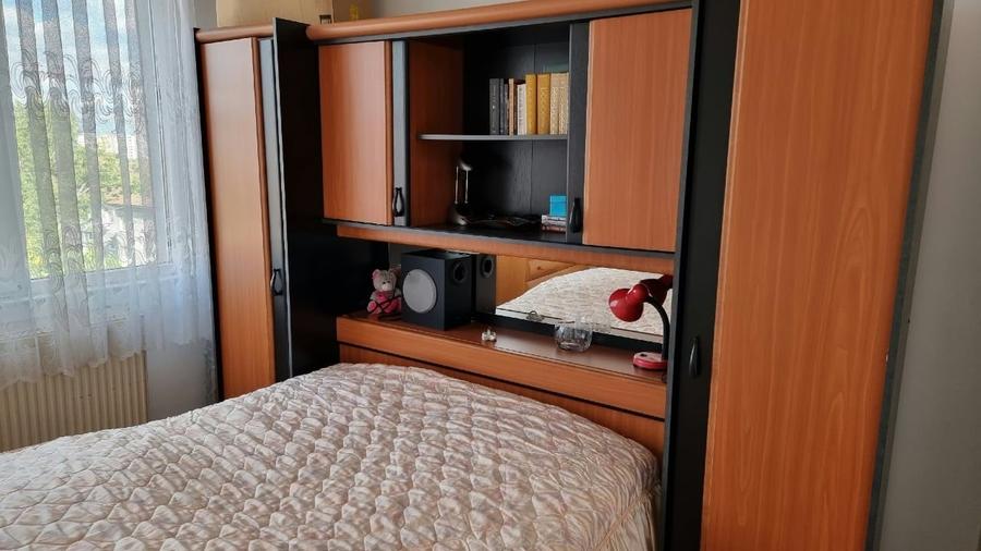 Apartament cu 3 camere semidecomandat, mobilat în Circumvalațiunii