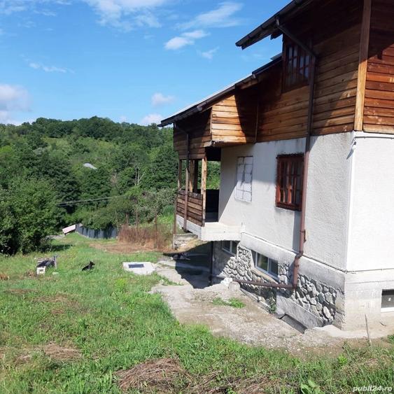 Casă cu 2 camere cu Teren 5600 Mp în Berislăvești