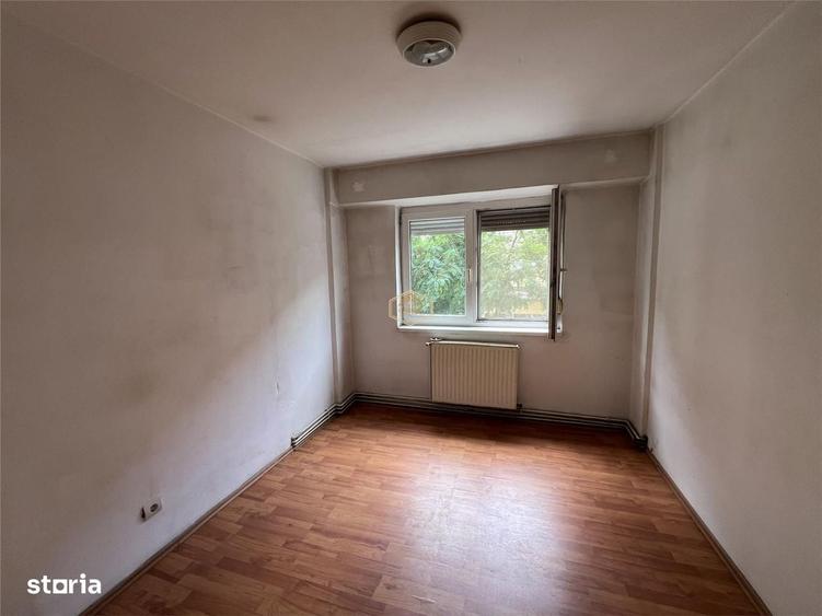 Apartament cu 4 camere în Micro 16