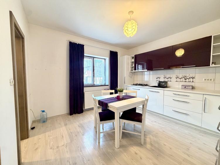 Duplex cu 4 camere cu Canalizare în Dumbrăvița