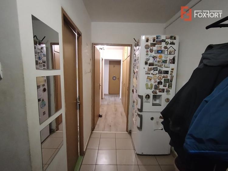 Apartament cu 3 camere decomandat, mobilat în Girocului