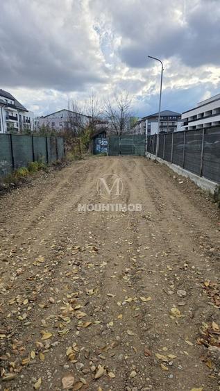 Teren Construcții intravilan de 522 mp, în Tractorul