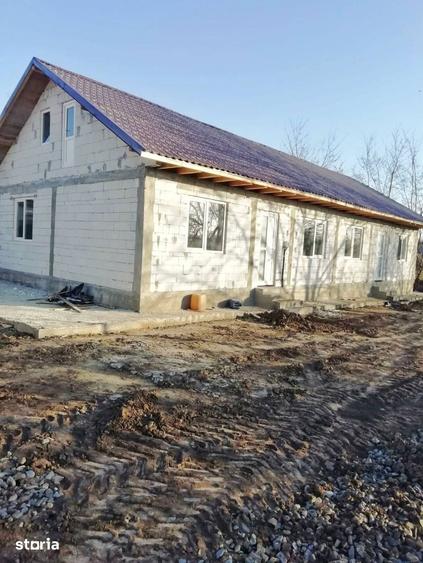 Casă cu 6 camere cu Teren 527 Mp în Lumina