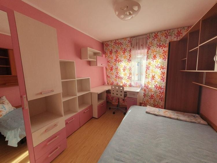 Apartament cu 3 camere decomandat în Faleza Nord