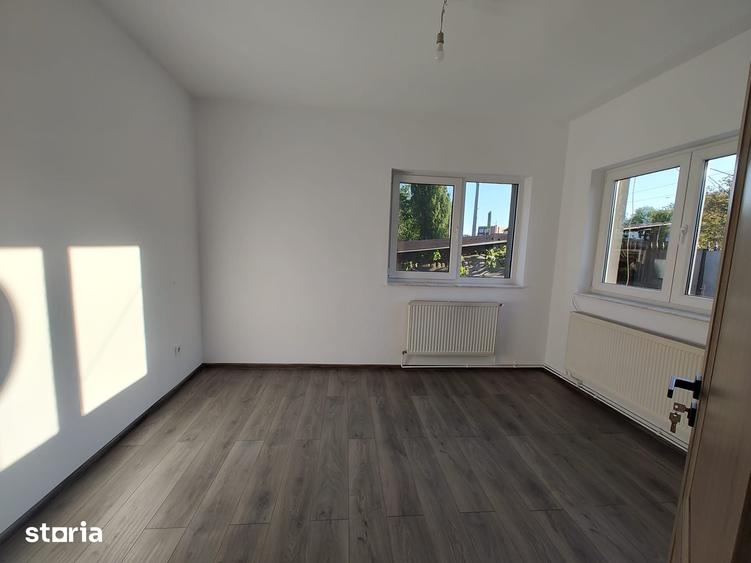 Casă cu 5 camere cu Teren 250 Mp în Iris