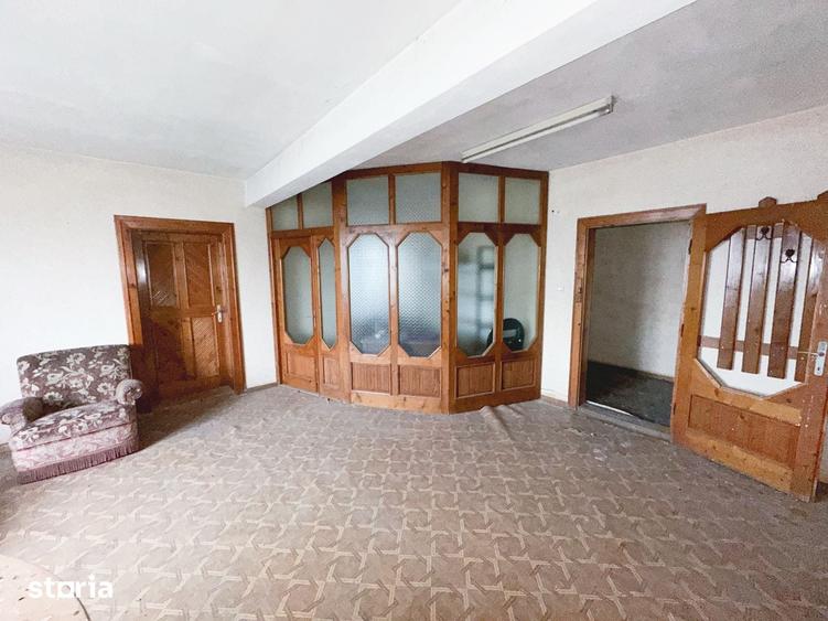 Spațiu comercial, de 2,272 mp, în Central
