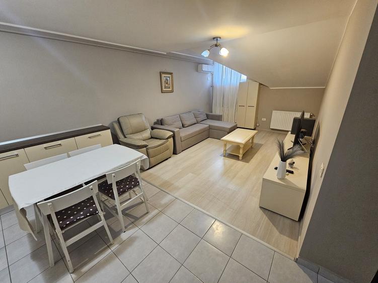 Apartament cu 2 camere decomandat în Roșu