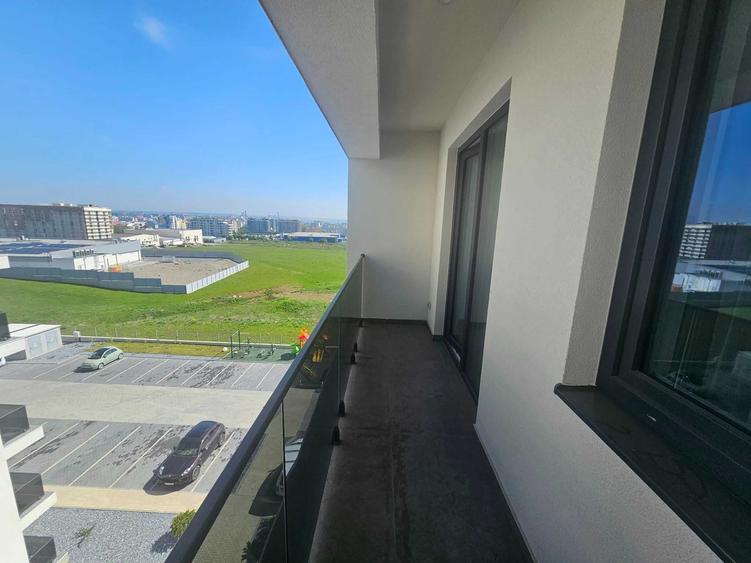 Apartament cu 3 camere semidecomandat în Obcini