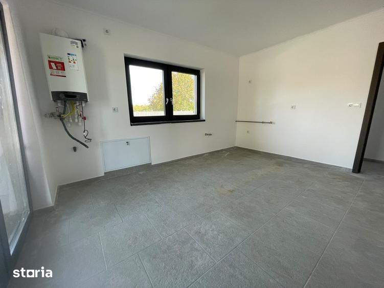 Casă cu 4 camere cu Teren 400 Mp în Central