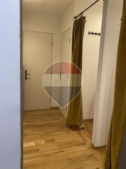 Apartament cu 4 camere decomandat, mobilat în Dacia