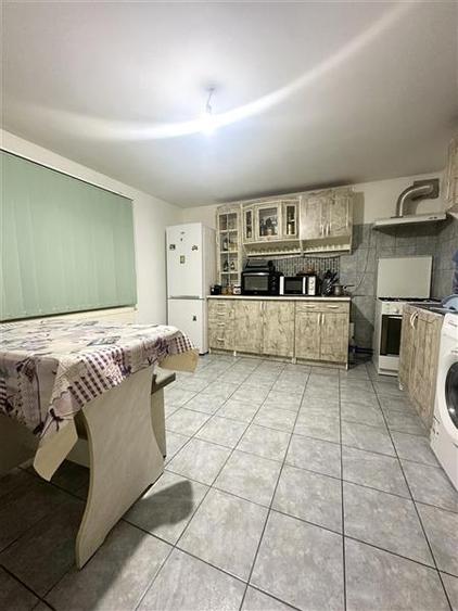 Casă individuală cu 8 camere cu Canalizare în Valu lui Traian