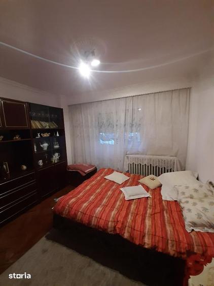 Apartament cu 3 camere în Cetate