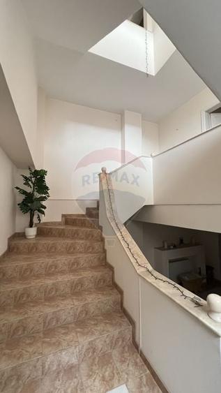 Casă cu 6 camere cu Teren 294 Mp în Gării